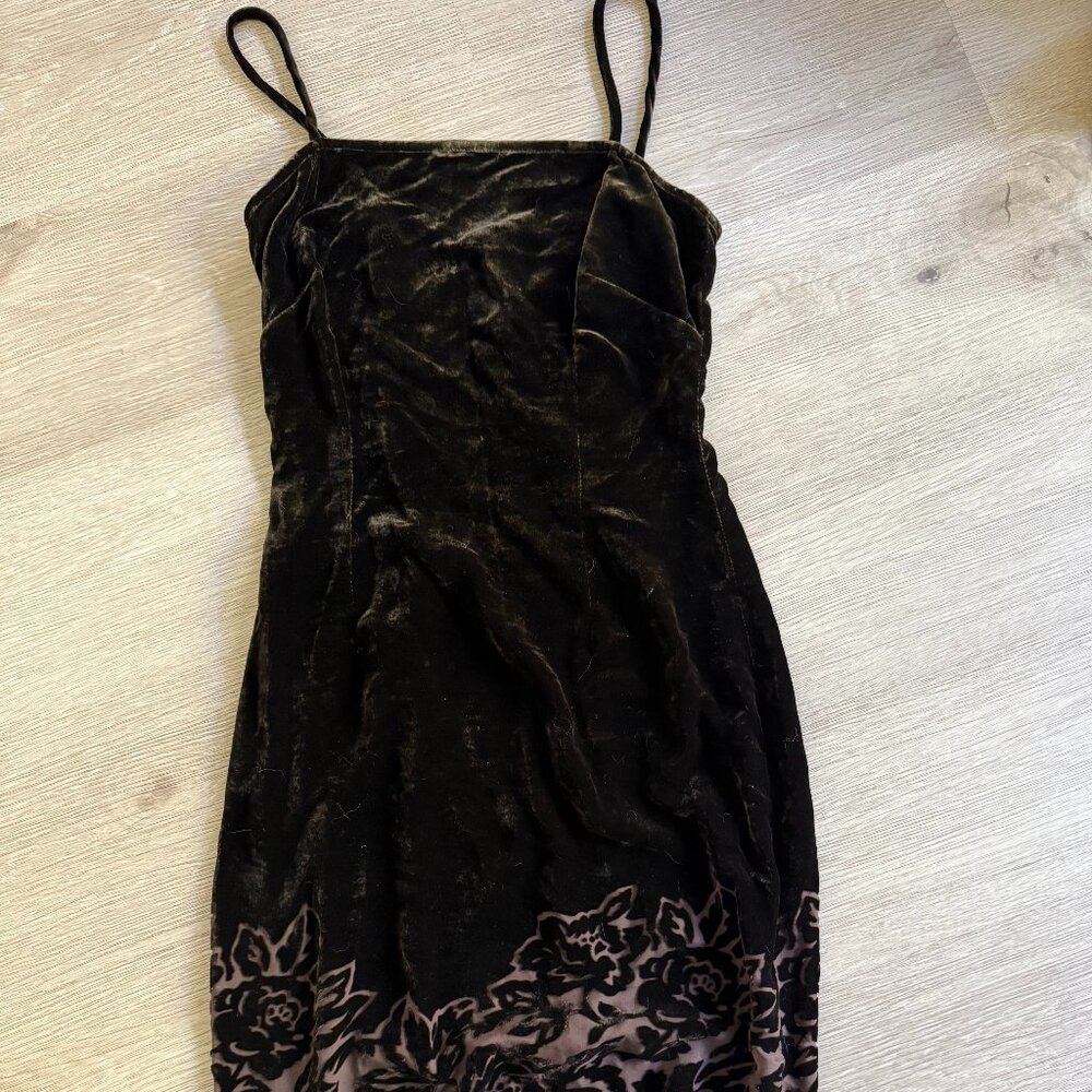 Helen Wang Size 6 Black velvet dress